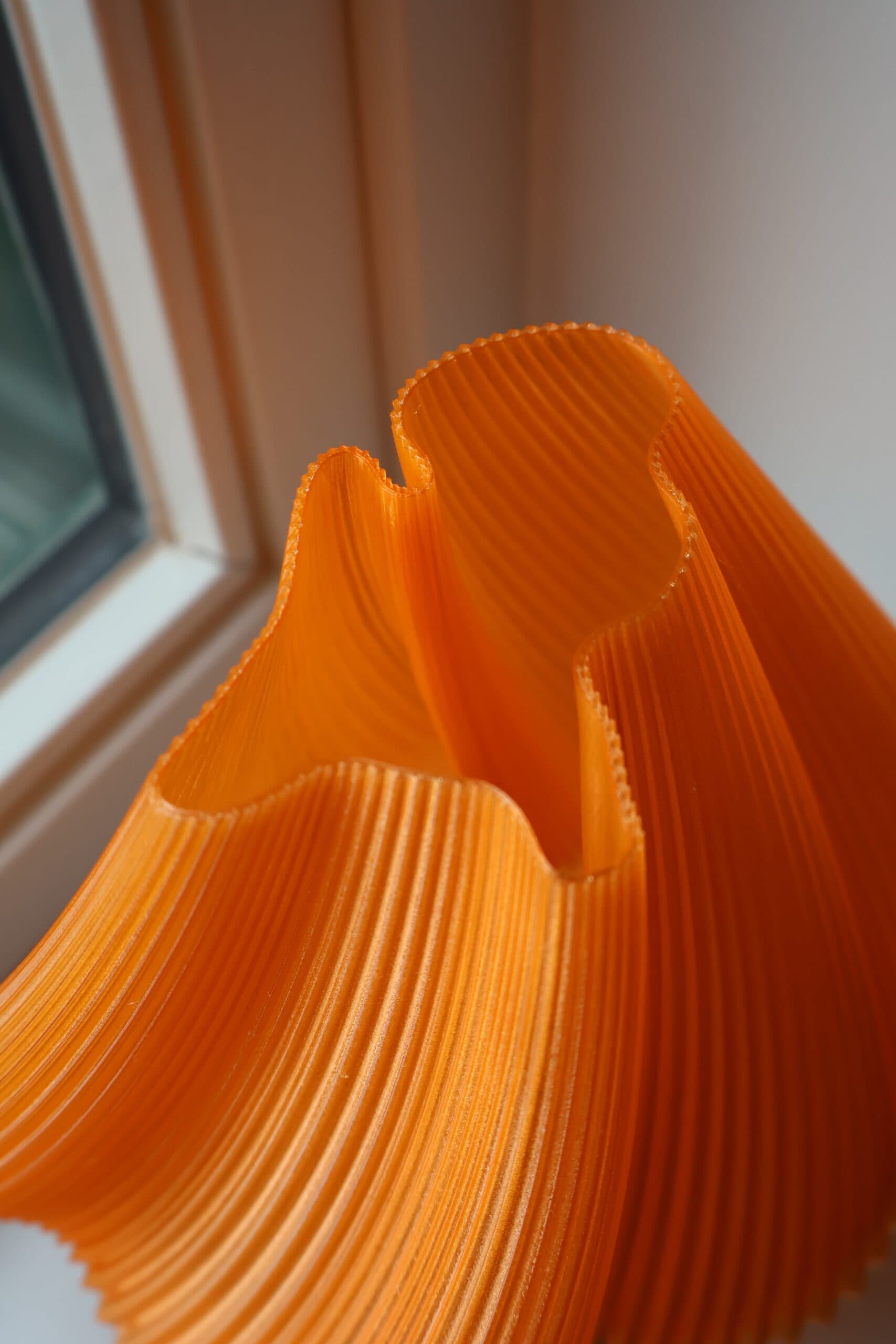 Bovenaanzicht van oranje tafellamp